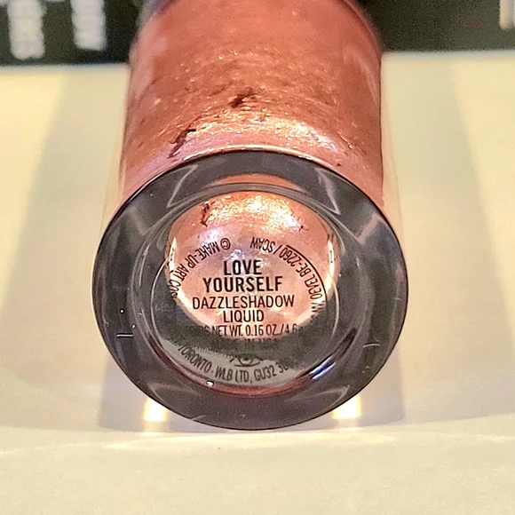 MAC Love Yourself Dazzleshadow - Picture 3 of 3